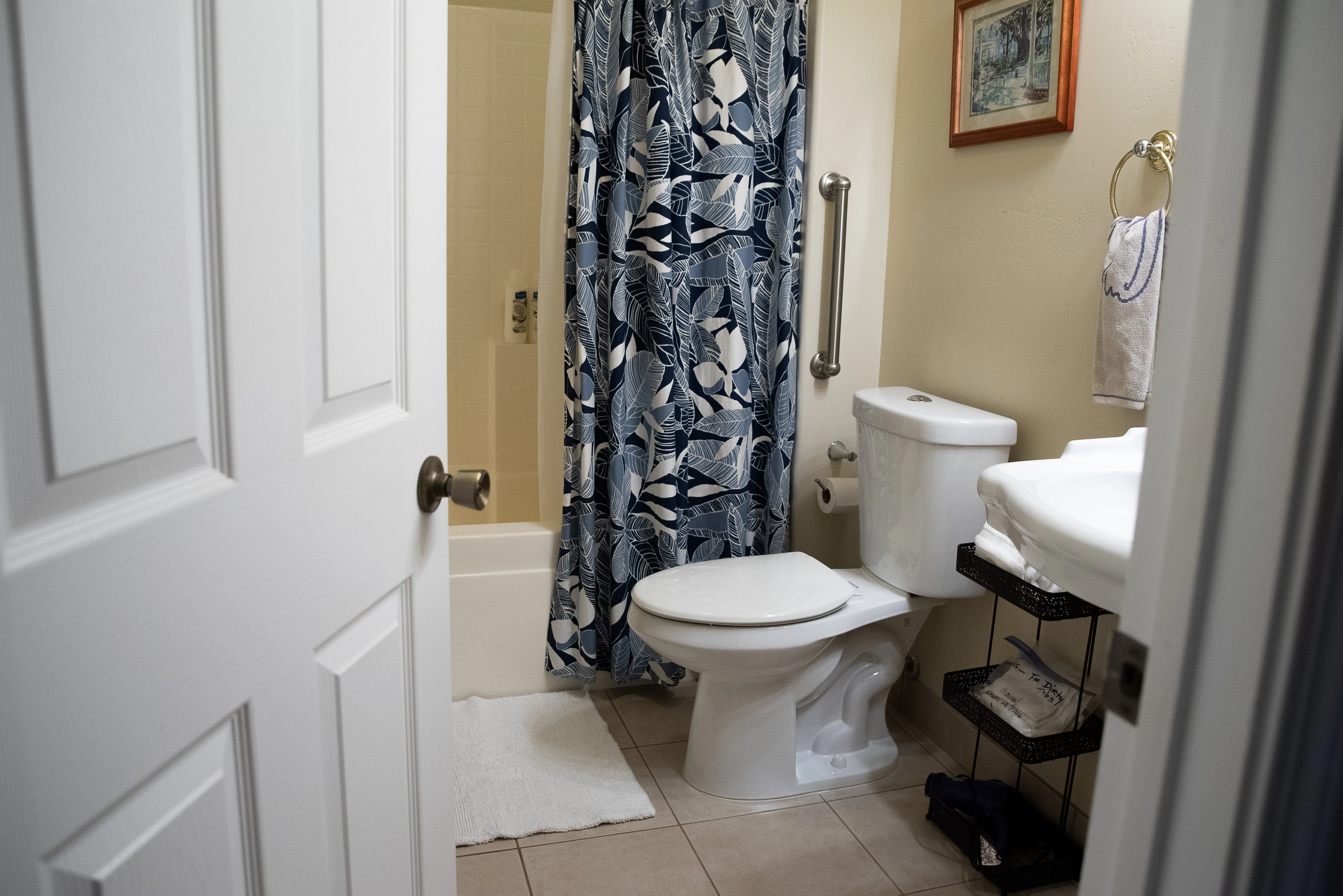 Ginger Room bathroom