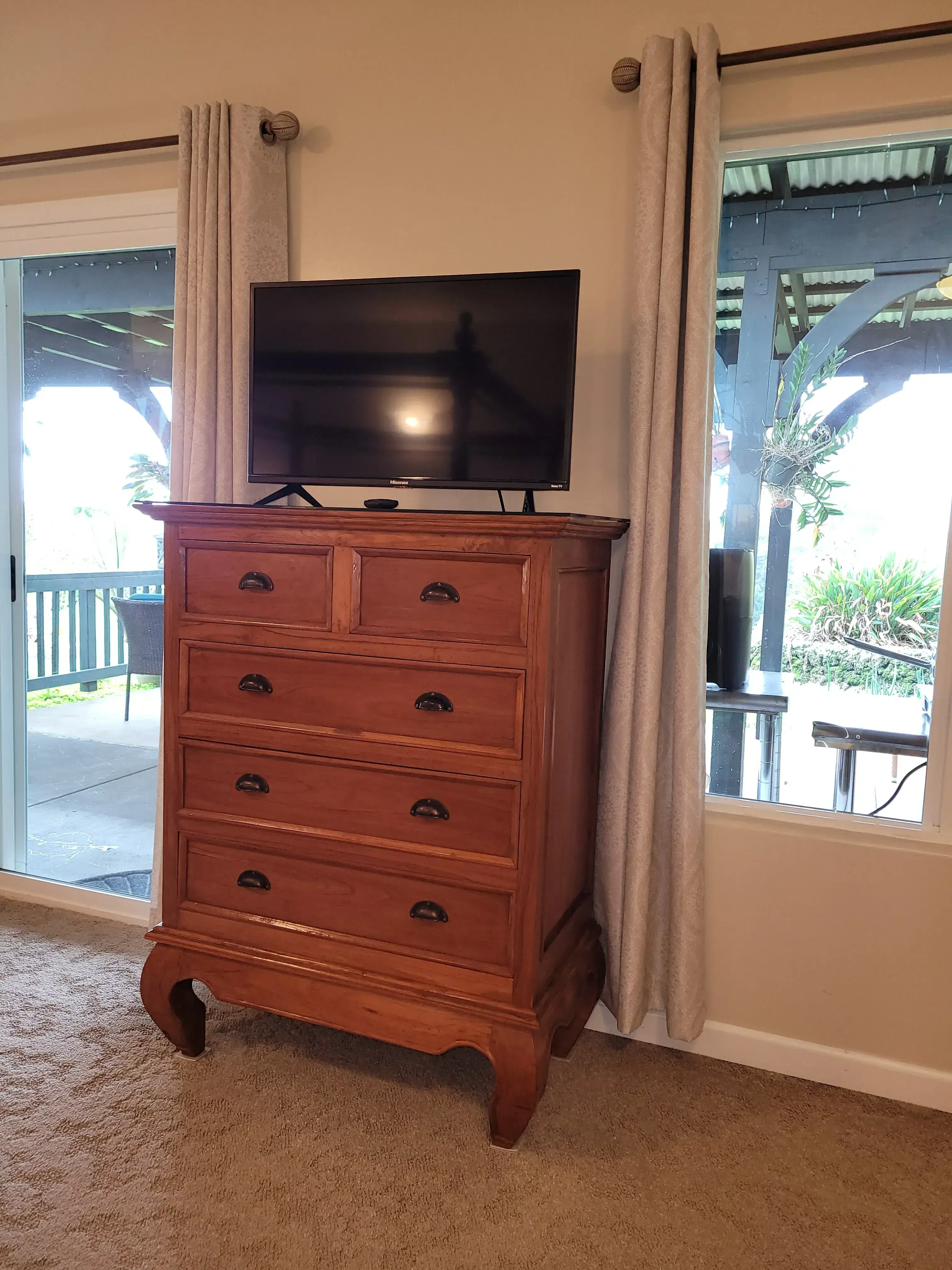 Hilo Bay Room dresser and TV