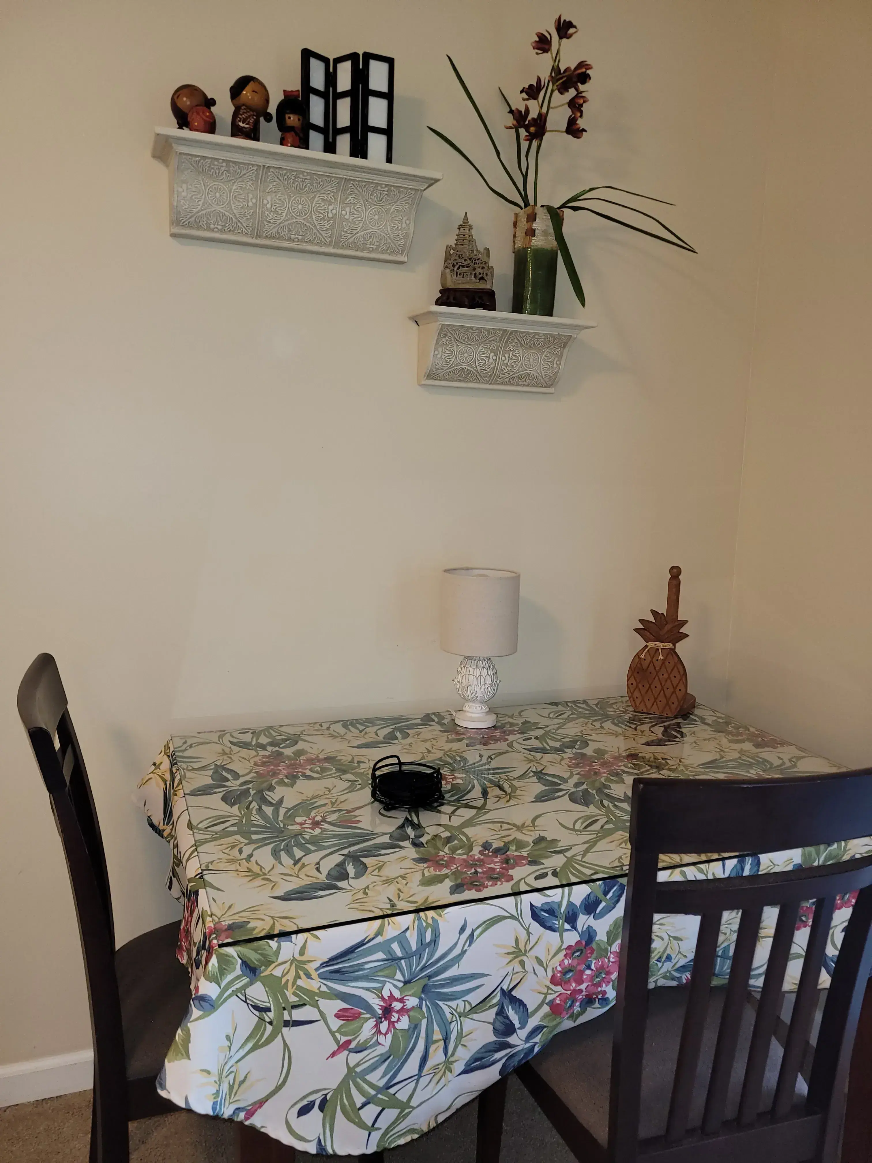 Hilo Bay Room table