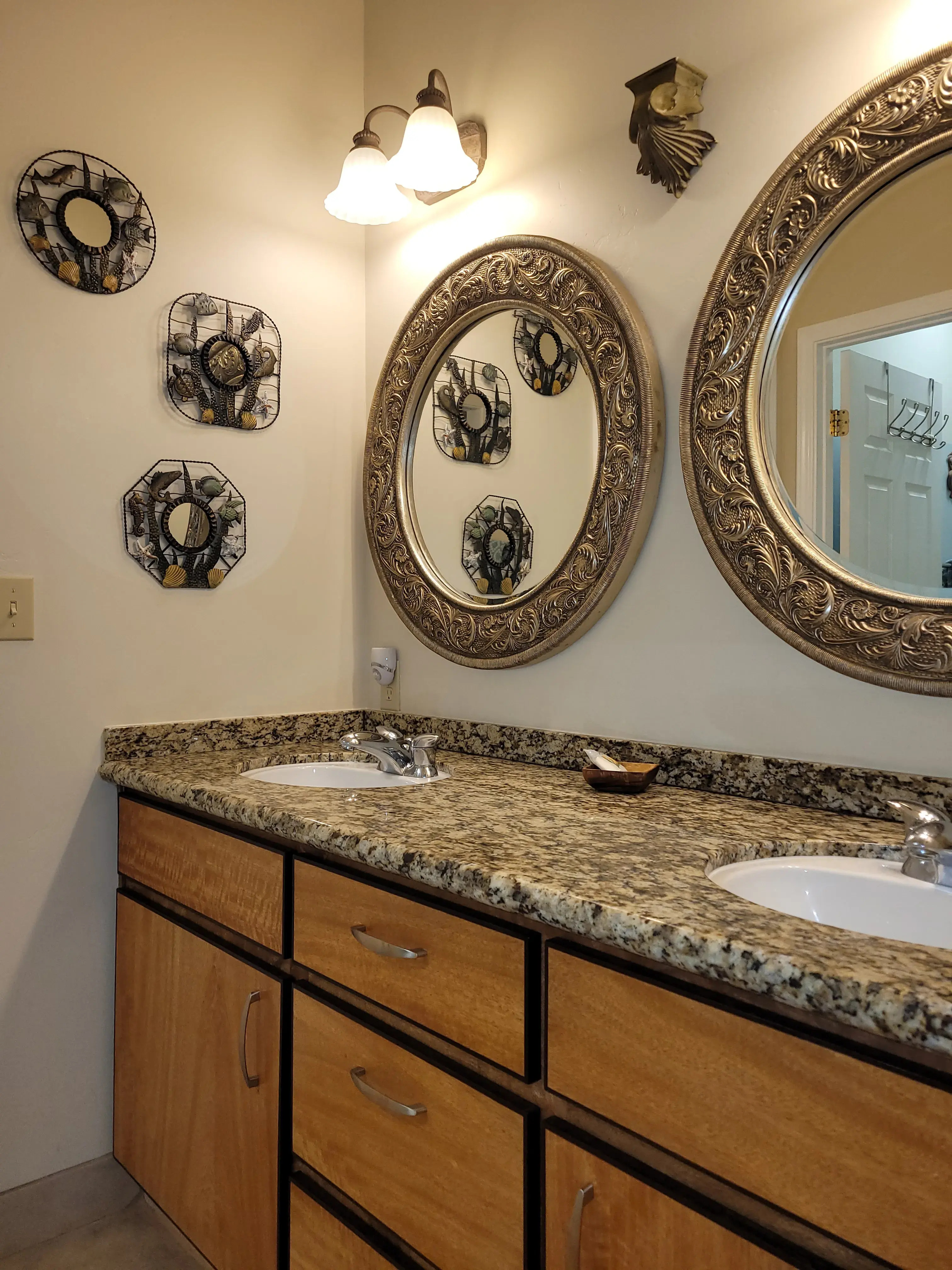 Mauna Kea Room bathroom