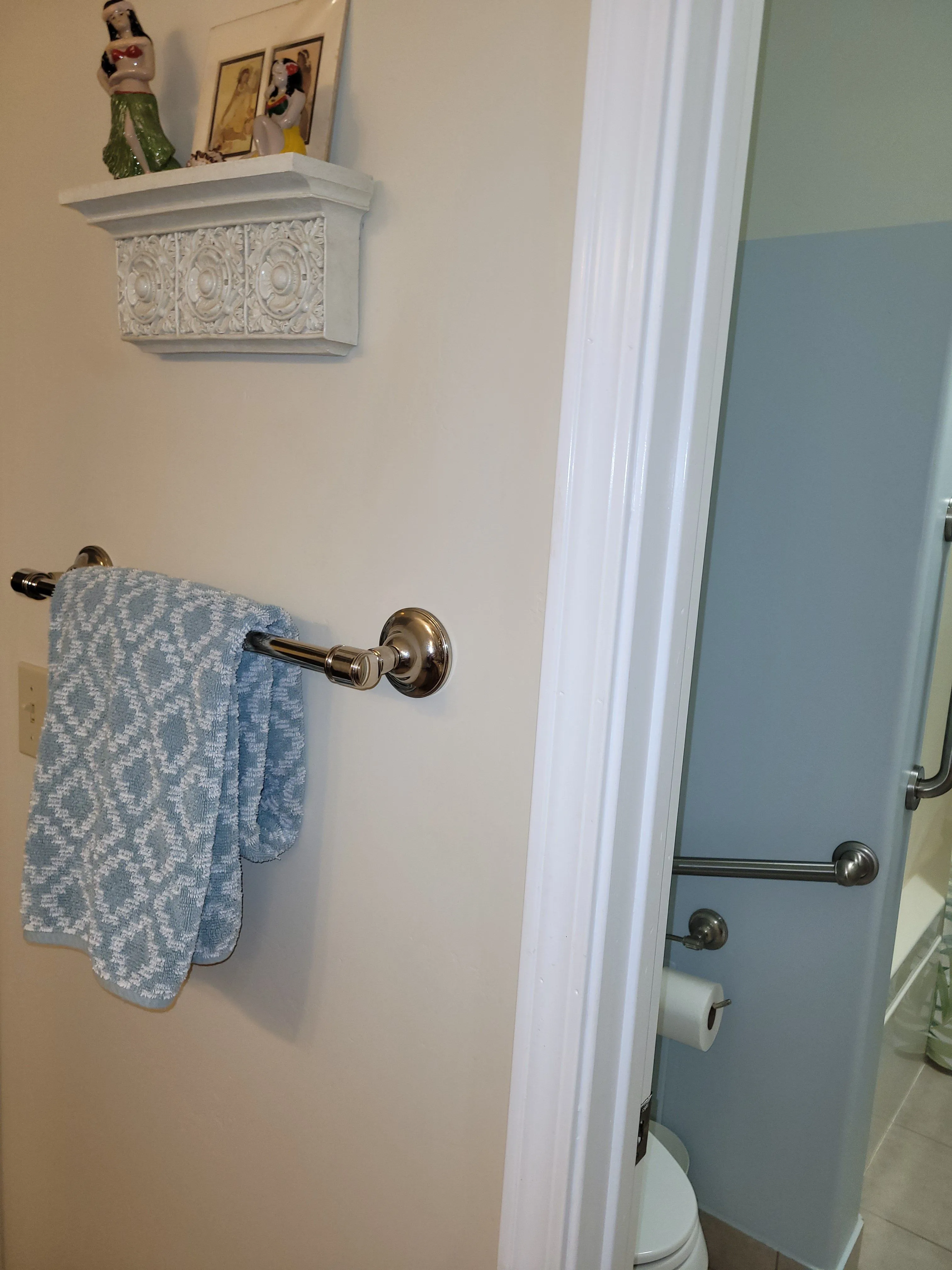 Mauna Kea Room vanity