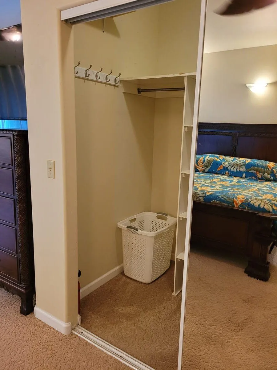 Orchid Room bathroom detail