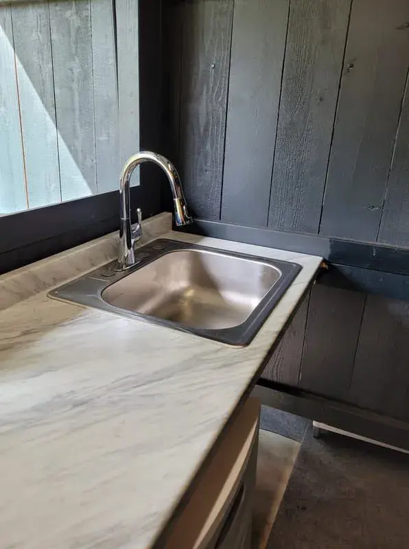 Orchid Room kitchen appliances